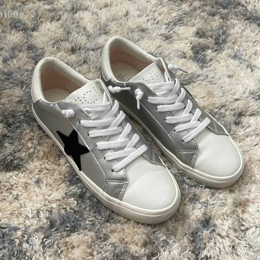 VICI SILVER LINING FAUX 7.5 LEATHER SNEAKER